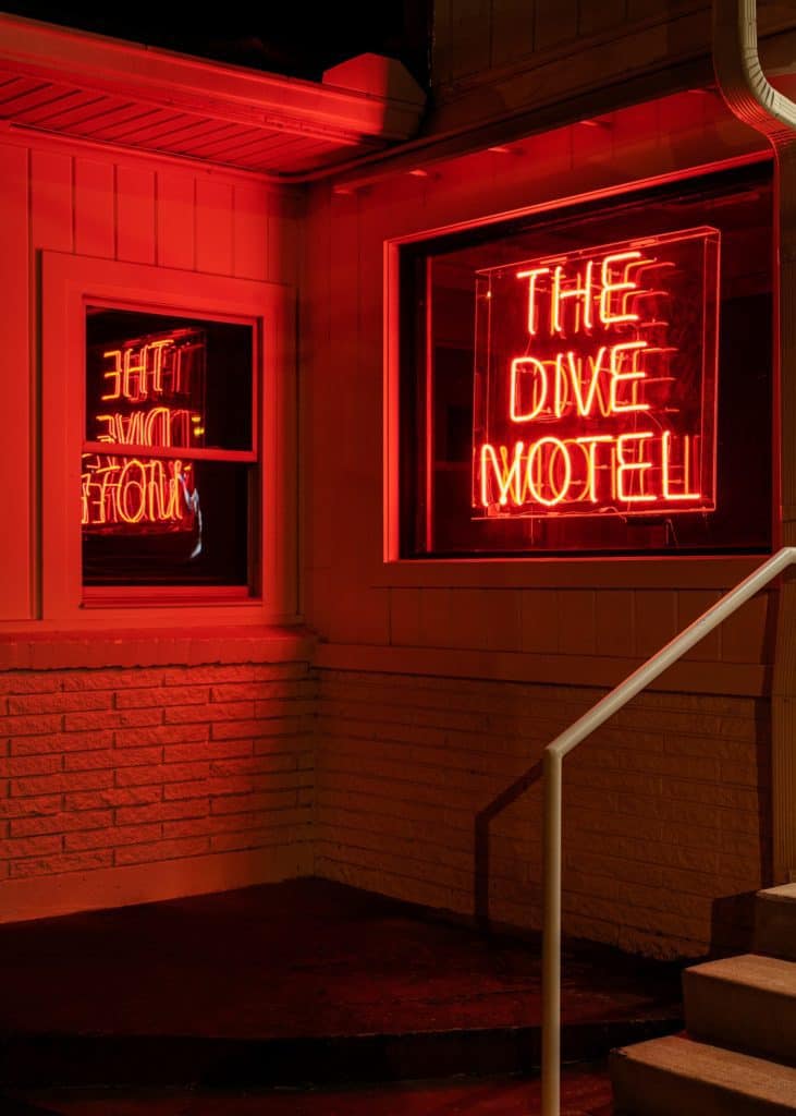 Dive Motel Bar 15 1