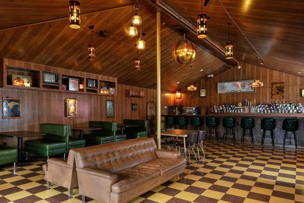 Dive Motel Bar 4 1