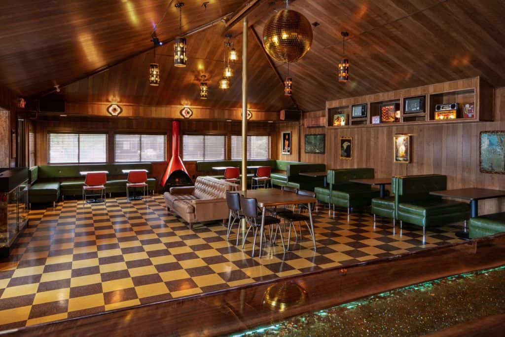 Dive Motel Bar 8